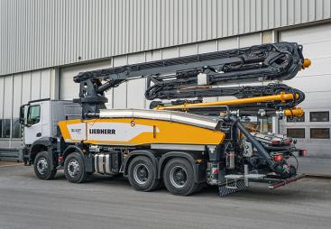 Liebherr 31 XXT concrete pump side view