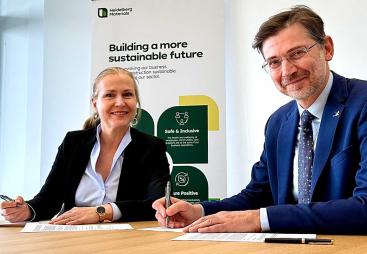 Dr Nicola Kimm and Martin Harper sign memorandum of understanding