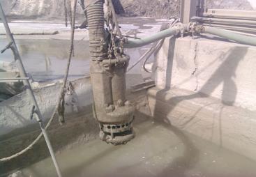 A dewatering pump in a slurry pit