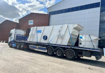 A flat bed lorry transporting an aggregate crusher
