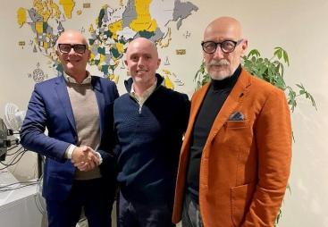 Left to right: Marco Scuratti, IMER Group; Will Harris, Utranazz; Michele Sebastiani, IMER Group shake hands on the new distribution deal between the two companies.