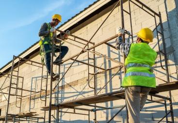 Scaffolders at work. Image: Creative Commons.