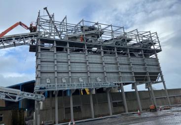 QMS supplied two of its B-Series B4 cone crushers along with four screening units—two 2 m x 7 m double-deck screens and two triple-deck variants.