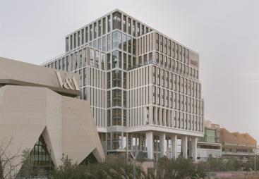 The new London College of Fashion, Stratford, by Allies and Morrison, is shortlisted for the 2025 RIBA Stirling Prize. © Simon Menges