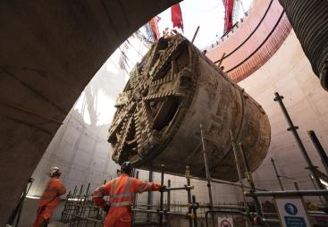 TBM ‘Anne’ is lifted from the Green Park Way shaft after completing a 3.4-mile drive under west London.