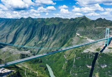 The Huajiang Grand Canyon Bridge in Guizhou Province opened in September 2025, setting records for height and span. Image: CREC.