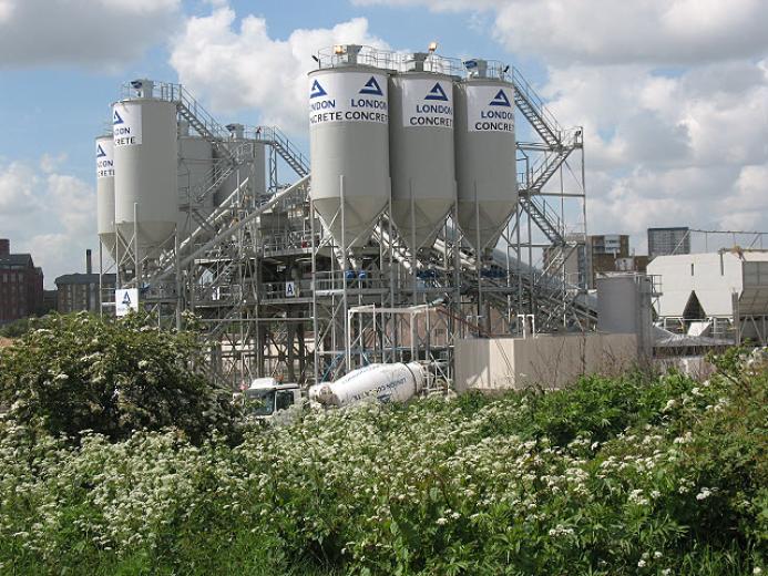 A static concrete batching plant