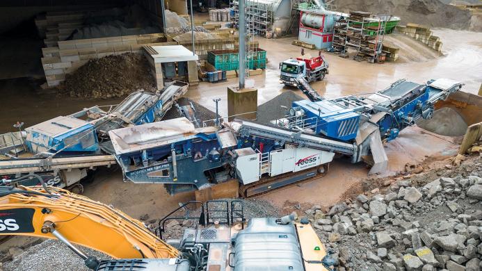 A blue mobile crushing plant