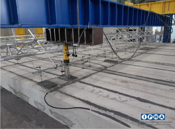 Hollowcore concrete beams under pressure in a laboratory