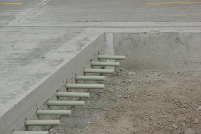 Dowels in concrete paving