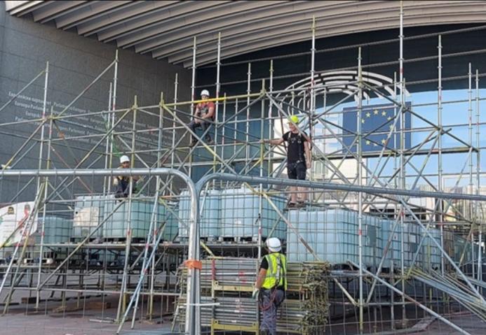 Men in PPE on a scaffolding system