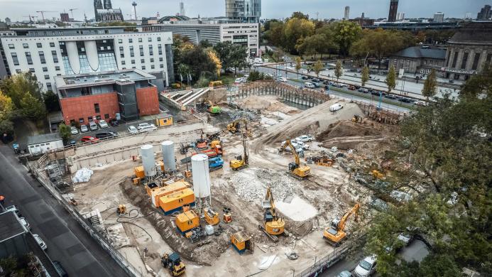 An aerial view of Bauer Spezialtiefbau's 8-metre-deep excavation pit, which is now ready for the construction of the 18-storey, 69.5-metre-tall administrative building for Landschaftsverband Rheinland (LVR), which is due to complete in 2028.