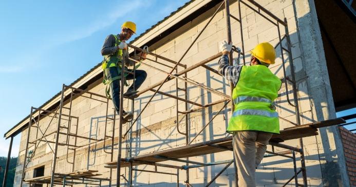 Scaffolders at work. Image: Creative Commons.