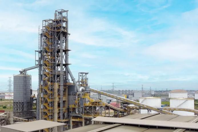 A picture of the world’s largest industrial-scale calcined clay plant, which has commenced production in Tema Ghana.
