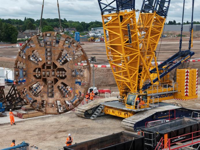 The 120-tonne, 8.62-metre diameter cutterhead of TBM Mary Ann being lifted from a 22-metre-deep portal at Washwood Heath using a 700-tonne crawler crane
