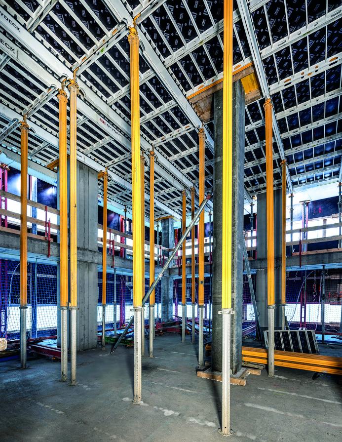 Lightweight SKYDECK slab formwork components support short shuttering cycles. (All photos: PERI SE)