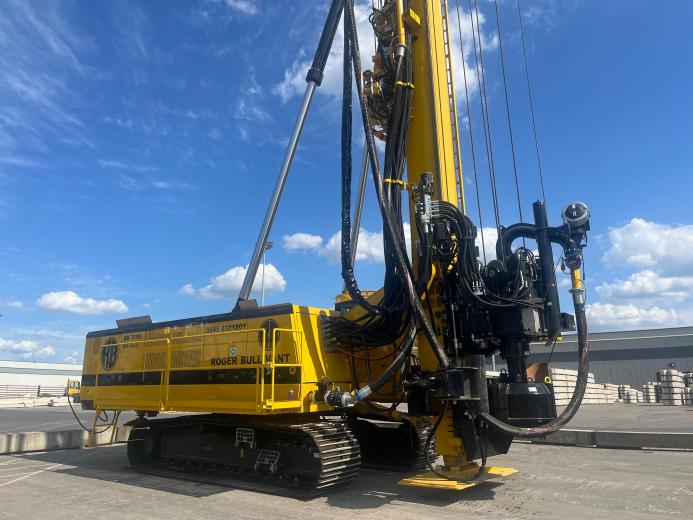A yellow piling rig, the new 7010, a 585 kW machine that supports CFA, CHD and CHAD piling techniques.