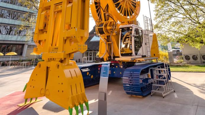 A BAUER GB 50 hydraulic grab – the same machine type was used as a demonstrator in the research project.