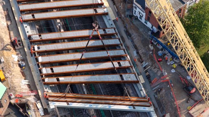 An aerial view shows multiple new beams installed, spanning the 60 m gap created after dismantling the original 1958 bridge.