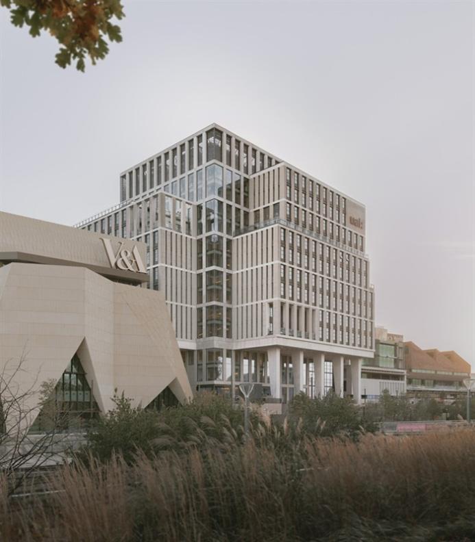 The new London College of Fashion, Stratford, by Allies and Morrison, is shortlisted for the 2025 RIBA Stirling Prize. © Simon Menges