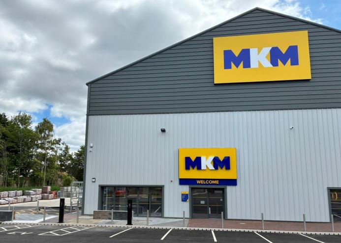 An exterior view of MKM’s new Wolverhampton branch, which includes a Fast Lane drive-thru warehouse and showroom facilities.