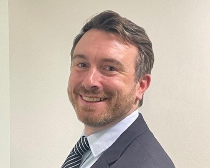 A head a shoulders shot of Ben Peecock, who joins Eversheds Sutherland’s Construction team as partner, bringing more than 20 years’ experience on major UK and international infrastructure projects.