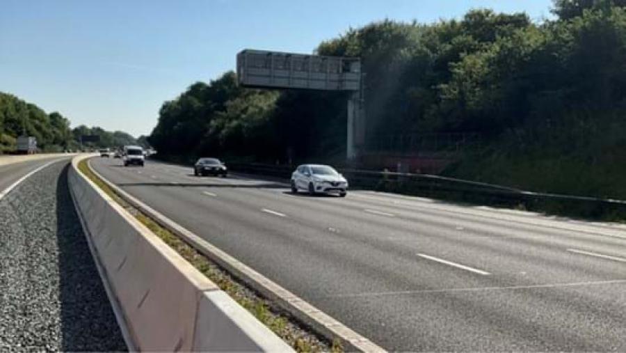 M42 Concrete Road Barrier