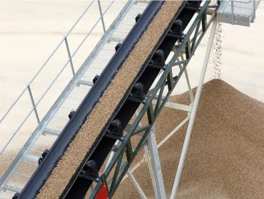 Aggregates on a conveyor belt