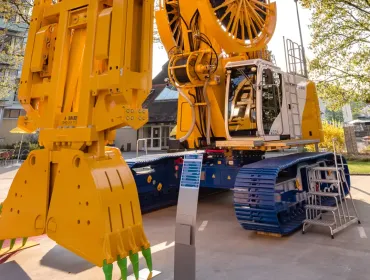 A BAUER GB 50 hydraulic grab – the same machine type was used as a demonstrator in the research project.