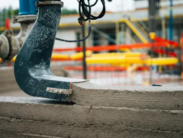 The Instatiq P1 printer head applying solid concrete walls directly on site, cutting build time and emissions.