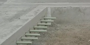 Dowels in concrete paving