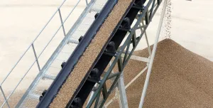 Aggregates on a conveyor belt