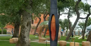 A 3D-printed concrete sculpture in a park at the Venice Architecture Biennale