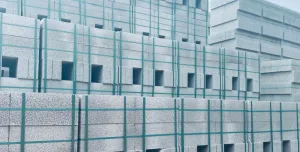Cemex’s new voided packaging for concrete blocks allows forklift access without timber pallets, using recycled plastic straps.