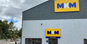 An exterior view of MKM’s new Wolverhampton branch, which includes a Fast Lane drive-thru warehouse and showroom facilities.