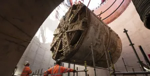 TBM ‘Anne’ is lifted from the Green Park Way shaft after completing a 3.4-mile drive under west London.