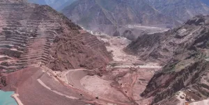 An aerial view of the The Rogun Dam in Tajikistan, which is on course to reach 335 m, supported by large-scale embankment, foundation and concrete works.