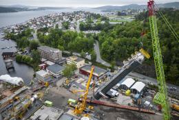 Absorber lift being installed at Heidelberg Materials' Brevik cement plant
