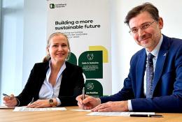 Dr Nicola Kimm and Martin Harper sign memorandum of understanding