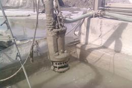 A dewatering pump in a slurry pit