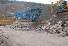 Two crushers and an excavator help recycle concrete in a quarry