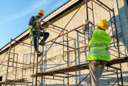 Scaffolders at work. Image: Creative Commons.