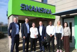 (L-R) Gracie Bocking, trainee civil engineer; Ronald Kiweewa, trainee civil engineer; Lord Blunkett; Katy Dowding, president and CEO Skanska UK; Andy Entwistle, managing director Cementation Skanska.