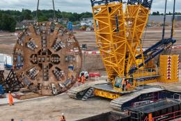 The 120-tonne, 8.62-metre diameter cutterhead of TBM Mary Ann being lifted from a 22-metre-deep portal at Washwood Heath using a 700-tonne crawler crane