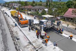 An aerial view of a road building project in Thailand showing Wirtgen’s SP 64 slipform paver installing reinforced concrete highways without the need for fixed formwork.