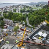 Absorber lift being installed at Heidelberg Materials' Brevik cement plant