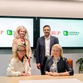 Signing the Memorandum of Understanding. Seated (left to right): Dame Jo da Silva (chief sustainable development officer, Arup), Dr Katharina Beumelburg (chief sustainability and new technologies officer, Heidelberg Materials); standing behind (left to right): Jemima Bruin-Bland, carbon capture and utilisation lead – UKIMEA, Arup), Mubarik Chowdhry (vice president global key account and product management evoZero, Heidelberg Materials)