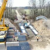 ABM Precast Solutions, working in partnership with ABM Mosty, has completed the rapid installation of a new precast concrete arch bridge in the Czech Republic.