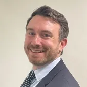 A head a shoulders shot of Ben Peecock, who joins Eversheds Sutherland’s Construction team as partner, bringing more than 20 years’ experience on major UK and international infrastructure projects.