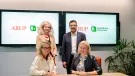 Signing the Memorandum of Understanding. Seated (left to right): Dame Jo da Silva (chief sustainable development officer, Arup), Dr Katharina Beumelburg (chief sustainability and new technologies officer, Heidelberg Materials); standing behind (left to right): Jemima Bruin-Bland, carbon capture and utilisation lead – UKIMEA, Arup), Mubarik Chowdhry (vice president global key account and product management evoZero, Heidelberg Materials)